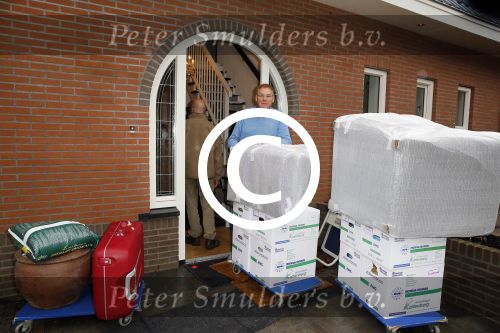Radio Kootwijk 12 december 2014
Jan ten Hoop en zijn partner verhuizen naar hun nieuwe huis .
