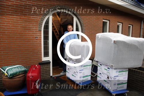 Radio Kootwijk 12 december 2014
Jan ten Hoop en zijn partner verhuizen naar hun nieuwe huis .