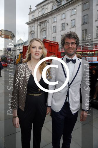 Londen 15 december 2014
Chantal Janzen en Marco Geeratz trouwen in Hotal Cafe Royal.
Het feest is s avonds in hotel Claridge\'s. Jelka v Houten met partner