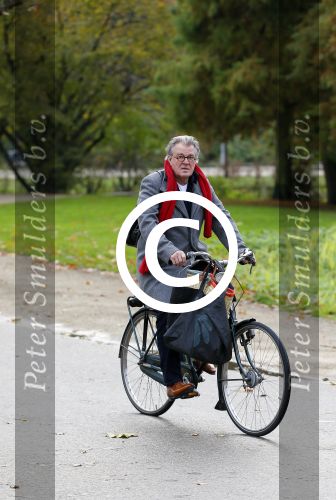 Amsterdam 17 november 2014
Jeoen Krabbe op de fiets in het vondelpark