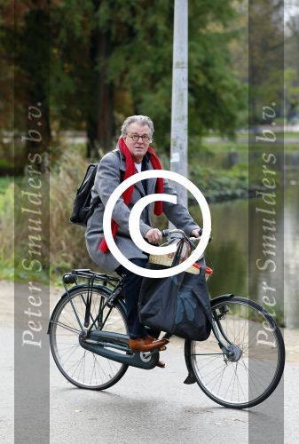 Amsterdam 17 november 2014
Jeoen Krabbe op de fiets in het vondelpark