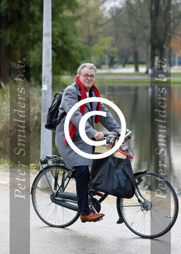 Amsterdam 17 november 2014
Jeoen Krabbe op de fiets in het vondelpark