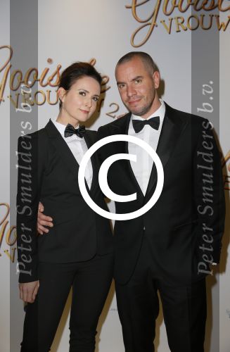 Amsterdam 1 december 2014
Premiere Gooische vrouwen 2 in het nieuwe de la mar theater met in de hoofdrollen Linda de Mol Tjitske Reidinga Lies Visschedijk en Susan Visser.
Jeroen v Koningsbrugge met zijn vrouw