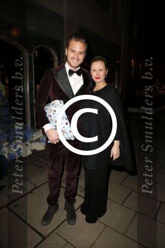 Londen 15 december 2014
Chantal Janzen en Marco Geeratz trouwen in Hotal Cafe Royal.
Het feest is s avonds in hotel Claridge\'s. Jim bakkum en Bettina Holwerda