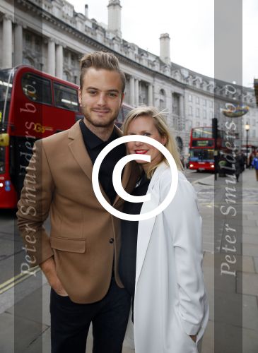 Londen 15 december 2014
Chantal janzen en Marco Geerartz trouwen in Hotel Cafe Royal.