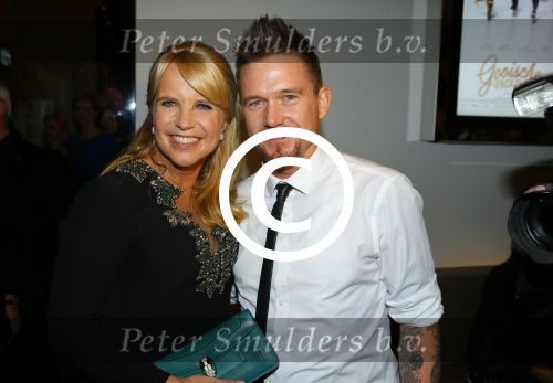 Amsterdam 1 december 2014
Premiere Gooische vrouwen 2 in het nieuwe de la mar met in de hoofdrollen Linda de Mol Lies Visschedijk Tjitske Reijdinga en Susan Visser. Linda met Johnny de Mol