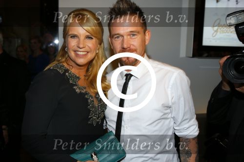 Amsterdam 1 december 2014
Premiere Gooische vrouwen 2 in het nieuwe de la mar met in de hoofdrollen Linda de Mol Lies Visschedijk Tjitske Reijdinga en Susan Visser. Linda met Johnny de Mol