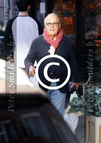 Amsterdam 1 november 2014
Joop Braakhekke doet boodschappen op de cornelis schuytstraat.