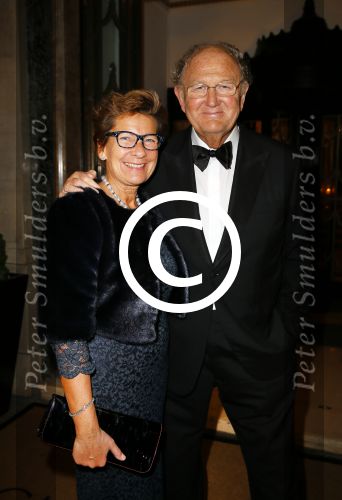 Londen 15 december 2014
Chantal Janzen en Marco Geeratz trouwen in Hotal Cafe Royal.
Het feest is s avonds in hotel Claridge\'s. Joop en janine v d Ende enn hun kinderen Iris en Vincent