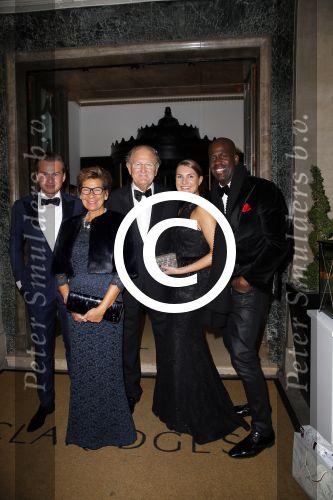 Londen 15 december 2014
Chantal Janzen en Marco Geeratz trouwen in Hotal Cafe Royal.
Het feest is s avonds in hotel Claridge\'s. Joop en janine v d Ende enn hun kinderen Iris en Vincent