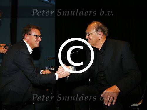 Amsterdam 17 december 2014
Joop v d Ende en Albert Verlinde maken bekend op persconferentie in gebouw van Stage holding dat ze samen gaan werken.