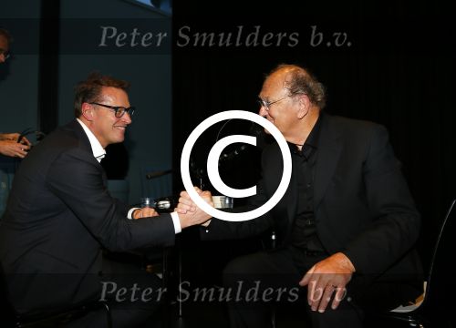 Amsterdam 17 december 2014
Joop v d Ende en Albert Verlinde maken bekend op persconferentie in gebouw van Stage holding dat ze samen gaan werken.