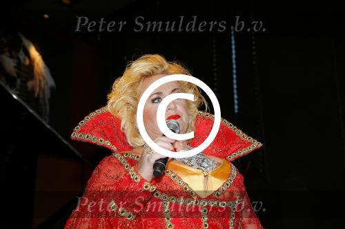 Amsterdam 2 december 2014
CD presentatie Gerard Joling in het conservatorium Hotel. Humberto Tan en Karin Bloemen reiken het eerste exemplaar uit.