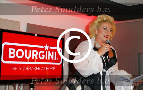 Vaassen 9 november 2014
Presentatie nieuwe produktlijn Aad Ouborg Bourgini genaamd. De presentatie is in restaurant de Leest van Jacob Jan Boerma. Karin Bloemen