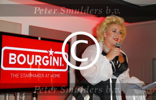 Vaassen 9 november 2014
Presentatie nieuwe produktlijn Aad Ouborg Bourgini genaamd. De presentatie is in restaurant de Leest van Jacob Jan Boerma. Karin Bloemen