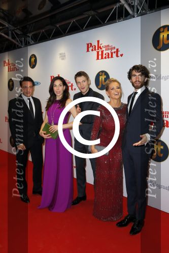 Hilversum 27 oktober 2014
Premiere film pak van mijn hart van Kees v Nieuwkerk.
Fedja van Huet, Simon Keizer Halina Reijn, Kees van Nieuwkerk, Chantal Janzen, Nick Schilder en Benja Bruining