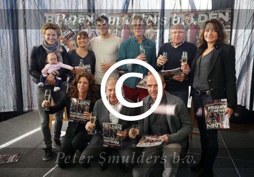 Ridderkerk 10 november 2014
Presentatie Helden met oa Klaasjan Huntelaar met vrouw en kinderen bij v d Valk. Frits en Barbara Barend en Gertjan Verbeek met Rinus Israel Daphne Koster en Alfred Schreuder met vrouw