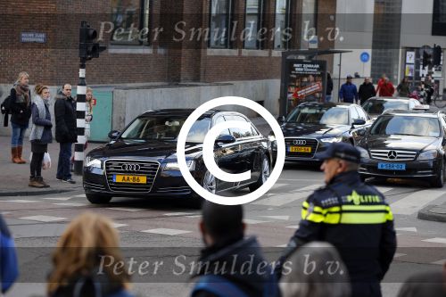 Amsterdam 10 december 2014
Uitreiking prins Claus prijzen in het paleis op de dam.
Aanwezig Koning Prins Willem Alexander Koningin Maxima Prinses Beatrix Prinses Mabel en Prins Constantijn. Verlengde audi A8