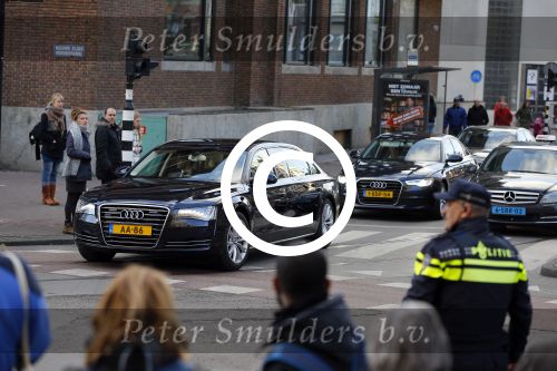 Amsterdam 10 december 2014
Uitreiking prins Claus prijzen in het paleis op de dam.
Aanwezig Koning Prins Willem Alexander Koningin Maxima Prinses Beatrix Prinses Mabel en Prins Constantijn. Verlengde audi A8