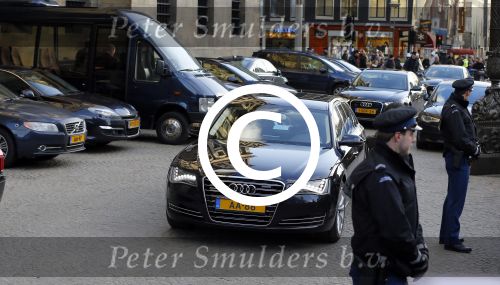 Amsterdam 10 december 2014
Uitreiking prins Claus prijzen in het paleis op de dam.
Aanwezig Koning Prins Willem Alexander Koningin Maxima Prinses Beatrix Prinses Mabel en Prins Constantijn. Verlengde audi A8