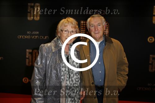 Utrecht 18 november 2014
Andre v Duin viert zijn 50 jarig artiesten bestaan in het Beatrix theater. Koos Postema met vrouw