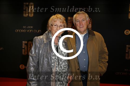 Utrecht 18 november 2014
Andre v Duin viert zijn 50 jarig artiesten bestaan in het Beatrix theater. Koos Postema met vrouw