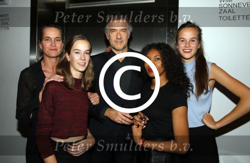 Amsterdam 1 december 2014
Premiere Gooische vrouwen 2 in het nieuwe de la mar met in de hoofdrollen Linda de Mol Lies Visschedijk Tjitske Reijdinga en Susan Visser. Leopold Witte met vrouw en kinderen