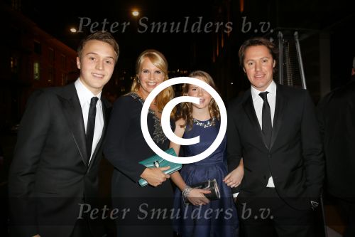 Amsterdam 1 december 2014
Premiere Gooische vrouwen 2 in het nieuwe de la mar met in de hoofdrollen Linda de Mol Lies Visschedijk Tjitske Reijdinga en Susan Visser. Linda met Jeroen Rietbergen en kinderen Noah en Julian