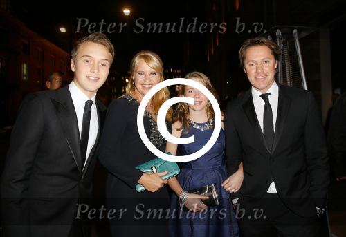 Amsterdam 1 december 2014
Premiere Gooische vrouwen 2 in het nieuwe de la mar met in de hoofdrollen Linda de Mol Lies Visschedijk Tjitske Reijdinga en Susan Visser. Linda met Jeroen Rietbergen en kinderen Noah en Julian