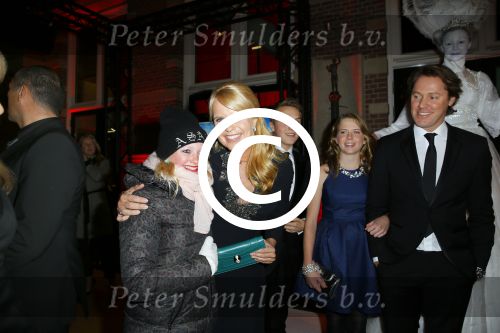 Amsterdam 1 december 2014
Premiere Gooische vrouwen 2 in het nieuwe de la mar met in de hoofdrollen Linda de Mol Lies Visschedijk Tjitske Reijdinga en Susan Visser. Linda met Jeroen Rietbergen en kinderen Noah en Julian