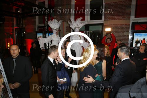 Amsterdam 1 december 2014
Premiere Gooische vrouwen 2 in het nieuwe de la mar met in de hoofdrollen Linda de Mol Lies Visschedijk Tjitske Reijdinga en Susan Visser. Linda met Jeroen Rietbergen en kinderen Noah en Julian