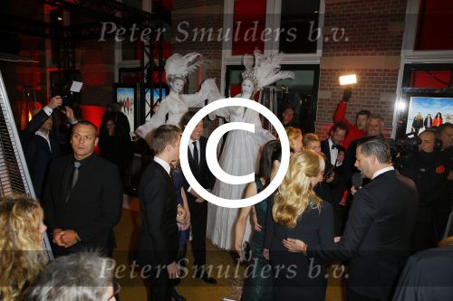 Amsterdam 1 december 2014
Premiere Gooische vrouwen 2 in het nieuwe de la mar met in de hoofdrollen Linda de Mol Lies Visschedijk Tjitske Reijdinga en Susan Visser. Linda met Jeroen Rietbergen en kinderen Noah en Julian