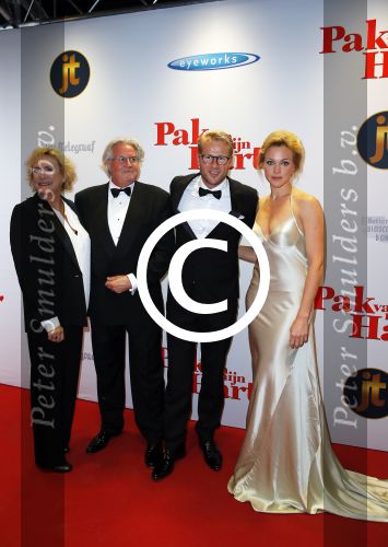 Hilversum 27 oktober 2014
Premiere film pak van mijn hart van Kees v Nieuwkerk.
Bram van der Vlugt,?? Leo van Alkemade en Loes Haverkort