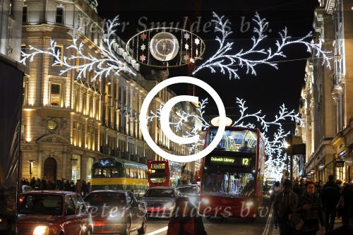 Londen 14 december 2014
Chantal janzen en Marco Geeratz trouwen in het Hotel Cafe Royal in London wat al helemaal in kerstsfeer is.