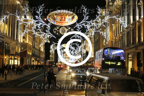 Londen 14 december 2014
Chantal janzen en Marco Geeratz trouwen in het Hotel Cafe Royal in London wat al helemaal in kerstsfeer is.