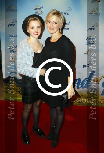 Den Bosch 23 november 2014
Premiere Sound of music in de parade in Den Bosch. Lone v Roosendaal met dochter