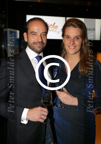 Amsterdam 1 december 2014
Premiere Gooische vrouwen 2 in het nieuwe de la mar met in de hoofdrollen Linda de Mol Lies Visschedijk Tjitske Reijdinga en Susan Visser. Marco Grifhorst met vriendin