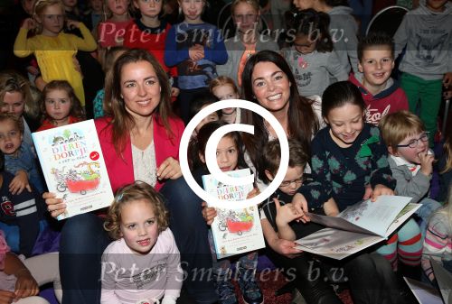 Amersfoort 9 november 2014
Boekpresentatie Dierendorpje door Kim-Lian van der Meij, partner Daniel Gibson en kinderen Sean en Ronja. Marianne Thieme