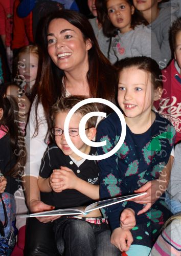 Amersfoort 9 november 2014
Boekpresentatie Dierendorpje door Kim-Lian van der Meij, partner Daniel Gibson en kinderen Sean en Ronja