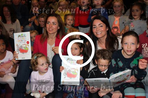 Amersfoort 9 november 2014
Boekpresentatie Dierendorpje door Kim-Lian van der Meij, partner Daniel Gibson en kinderen Sean en Ronja