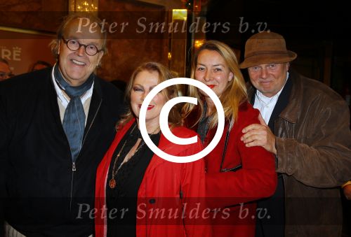 Amsterdam 18 december 2014
Premiere kerst circus in Carre.
Gaby en Maurice Hermans met vrouwen