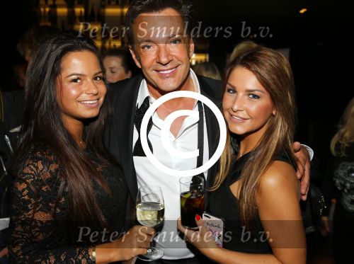 Amsterdam 2 december 2014
CD presentatie Gerard Joling in het conservatorium Hotel. Humberto Tan en Karin Bloemen reiken het eerste exemplaar uit. Michelle Dubbelboer met een vriendin en Patty Brard