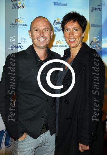 Den Bosch 23 november 2014
Premiere Sound of music in de parade in Den Bosch. Mike v Dijk met vriendin