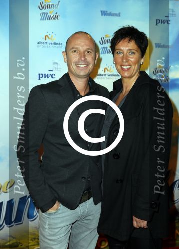 Den Bosch 23 november 2014
Premiere Sound of music in de parade in Den Bosch. Mike v Dijk met vriendin