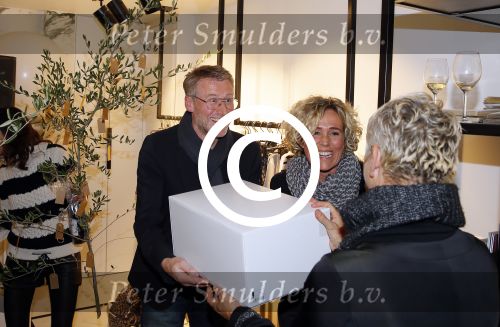 Amsterdam 20 november 2014
Opening winkel 10 days in de cornelis schuytstraat. Anouk Smulders opent de winkel en de oprichters van 10 days Barbara Hilbrink en Myon Veenendaal zij natuurlijk aanwezig. Ook Suus Zeelenberg neemt het woord