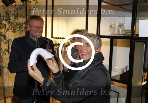 Amsterdam 20 november 2014
Opening winkel 10 days in de cornelis schuytstraat. Anouk Smulders opent de winkel en de oprichters van 10 days Barbara Hilbrink en Myon Veenendaal zij natuurlijk aanwezig. Ook Suus Zeelenberg neemt het woord