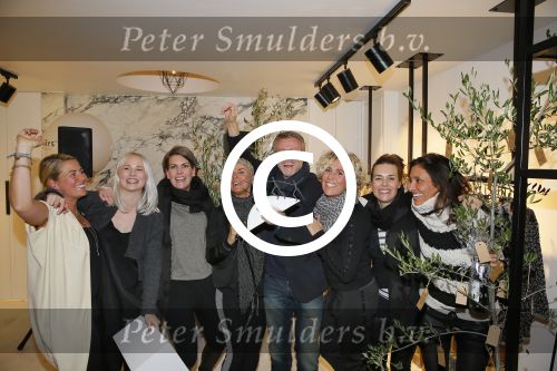 Amsterdam 20 november 2014
Opening winkel 10 days in de cornelis schuytstraat. Anouk Smulders opent de winkel en de oprichters van 10 days Barbara Hilbrink en Myon Veenendaal zij natuurlijk aanwezig. Ook Suus Zeelenberg neemt het woord
