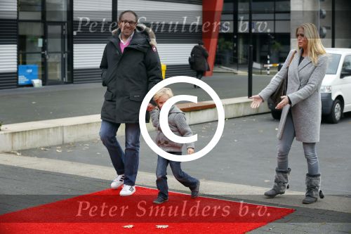 Hilversum 26 november 2014
Sinterklaas bij RTL in studio 21. Nance Coolen met man en zoontje