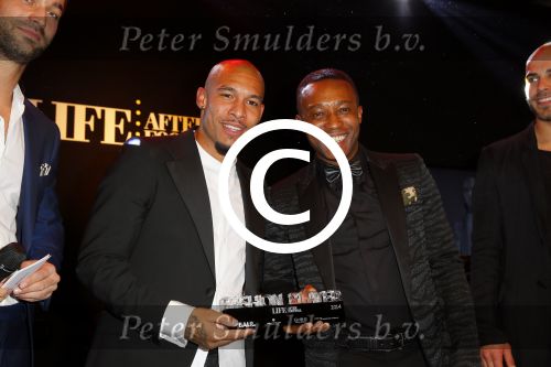 Amsterdam 15 november 2014
Life After Football (LAF) beurs in de Harbour Club. Nigel de Jong met Regi Blinker