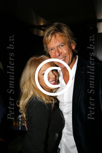 Amsterdam 2 december 2014
CD presentatie Gerard Joling in het conservatorium Hotel. Humberto Tan en Karin Bloemen reiken het eerste exemplaar uit. Patricia Paay en Antoine v d Vijver